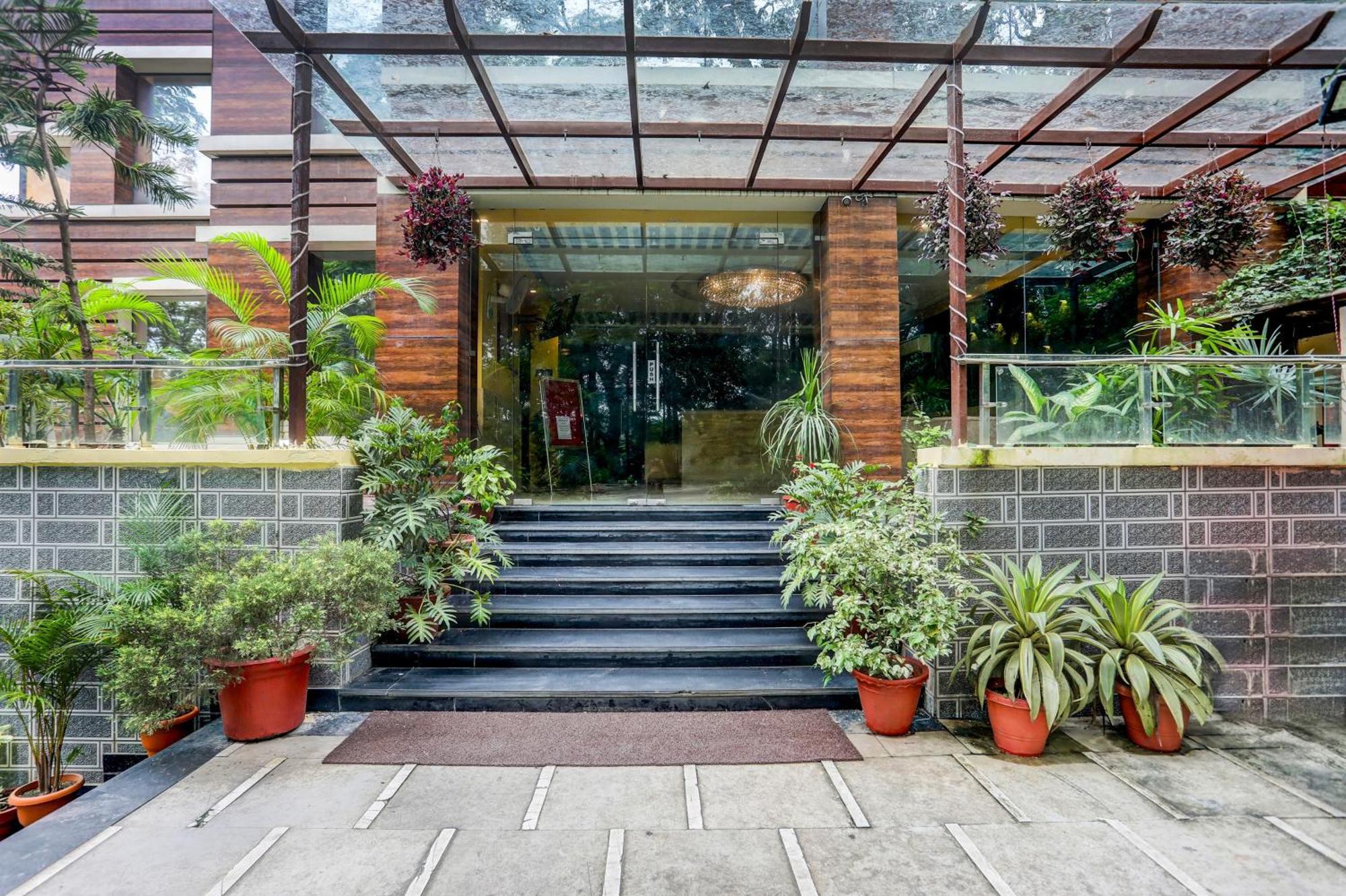 Super Townhouse Oak Pacify Hills Otel Rājpur Dış mekan fotoğraf